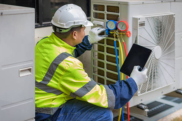 Professional Heat Pump Repair technician working in Groveland, IL